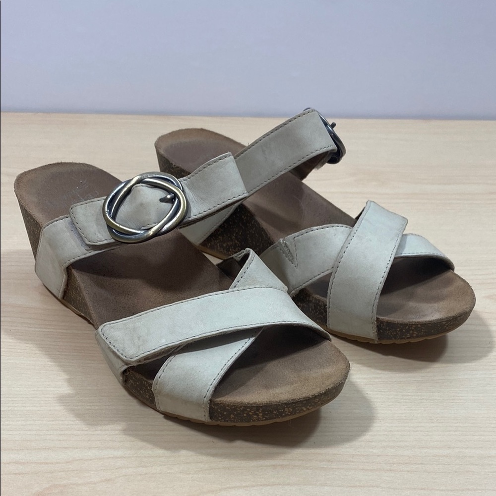 Dansko Off White Wedges with Comfort Design